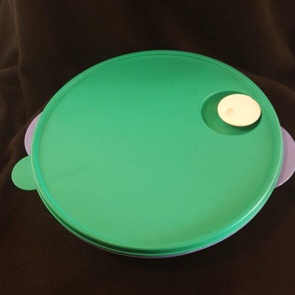 Vintage Tupperware Crystalwave Large Divided Dish 3284a-1 Green Lid Meal Keeper - Picture 1 of 8